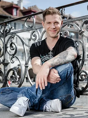 Pascal Voggenhuber, schwarz-weiß-Portrait.